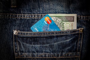 Karta kredytowa, czy kredyt gotówkowy - jakie rozwiązanie wybrać?